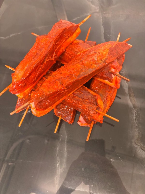 Brochette de canard marinée préparée par notre équipe en boucherie charcuterie traiteur - La Boucherie du Chêne Allouville-Bellefosse