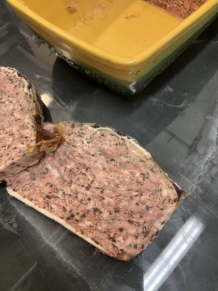 Pâté au lin fait par un charcutier traiteur en boucherie à côté d’Ausebosc - La Boucherie du Chêne