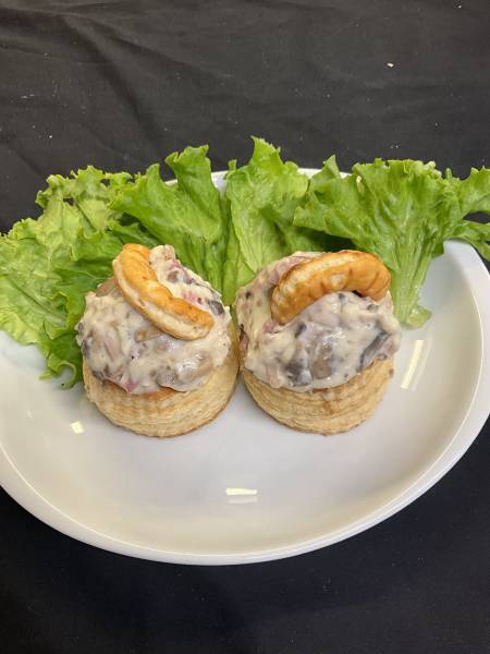 Bouchée à la reine fait maison par un charcutier traiteur proche de Valliquerville-La Boucherie Du Chêne