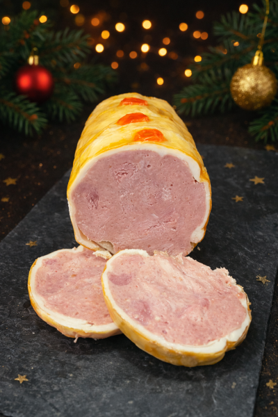 Ballotine nature et ballotine suprême aux foie gras et aux pistaches fait en boucherie charcuterie aux alentours d’Yvetot- La Boucherie du Chêne