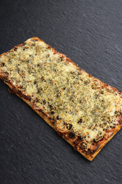 Pizza au chorizo fait en boucherie charcuterie à Yvetot avec des produits frais et locaux des Pays de Caux- La Boucherie du Chêne